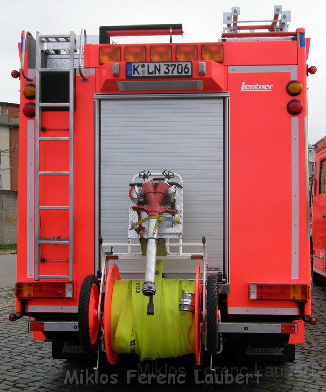 Neue LF`s fuer Koeln Uebergabe in Koeln Deutz an den Wachen  P016.JPG